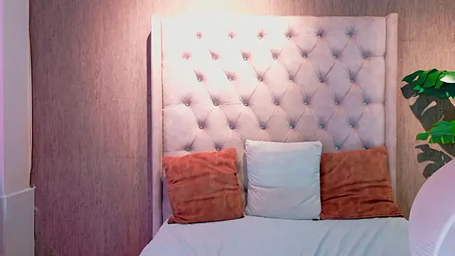 Snapshot of Sophie_Rousses chatting on 24, 2, 2026 Sophie Rousses online show from 24, 2, 2026