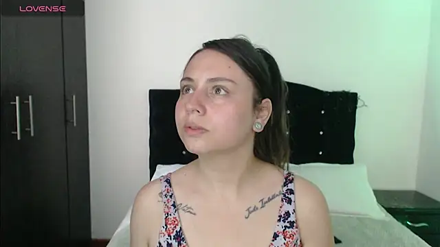 Snapshot of Ana__arms chatting on 3, 3, 2026 Ana arms online show from 3, 3, 2026