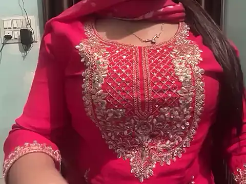 Avneet kaurr1 online show from 17, 4, 2026