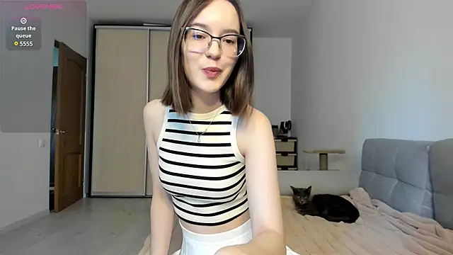 Snapshot of Elli_Lane chatting on 16, 5, 2026 Elli Lane online show from 16, 5, 2026