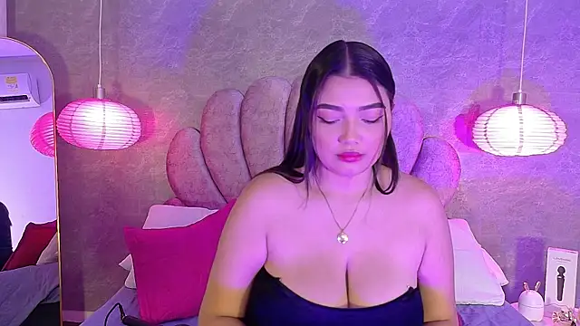 Snapshot of ArianaRougee chatting on 11, 7, 2026 ArianaRougee online show from 11, 7, 2026