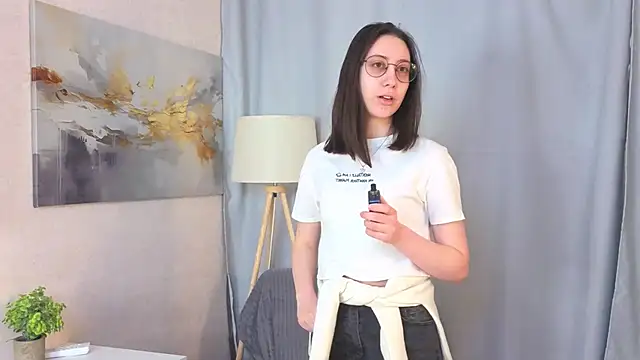 DoraWhitrock online show from 23, 2, 2026