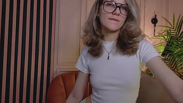 lychee chan online show from 17, 4, 2026