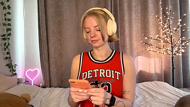 Snapshot of Marry_Sornatiko chatting on 11, 5, 2026 Marry Sornatiko online show from 11, 5, 2026