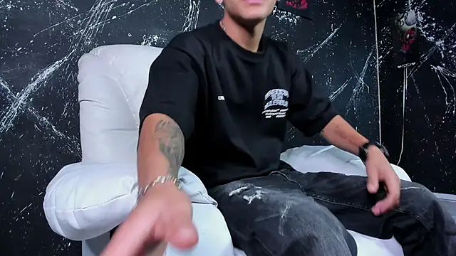 Snapshot of DylanRoyce_ chatting on 3, 3, 2026 DylanRoyce online show from 3, 3, 2026