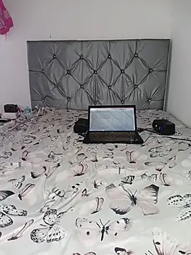 Snapshot of safiya__emira chatting on 20, 5, 2026 safiya emira online show from 20, 5, 2026