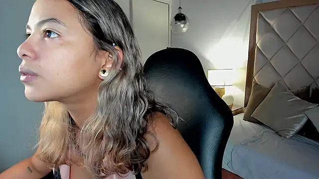 dulce lyraa1 online show from 11, 7, 2026