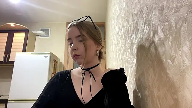 HillaryZelek online show from 28, 2, 2026