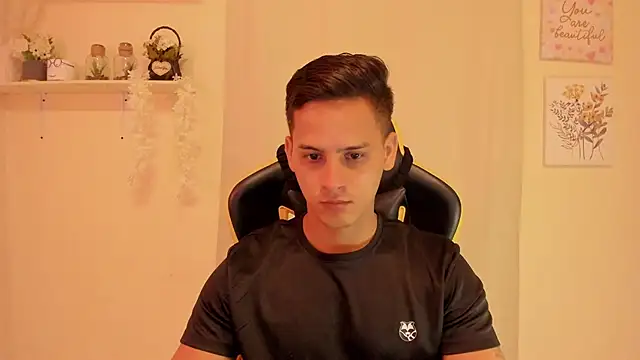 sexy andres01 online show from 11, 4, 2026