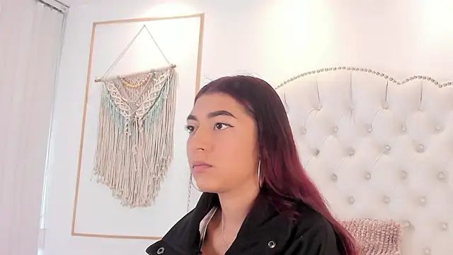 Sara funy online show from 8, 4, 2026