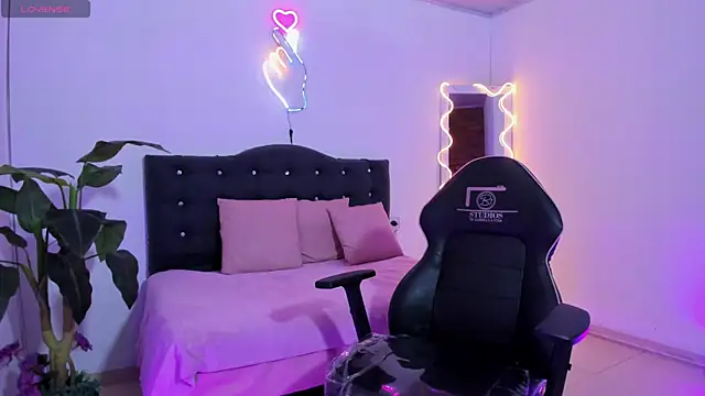 LINDSAY TAY online show from 9, 4, 2026