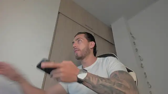 Axel  Blaze online show from 8, 4, 2026