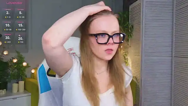 Snapshot of Sophie_Peach_ chatting on 27, 4, 2026 Sophie Peach online show from 27, 4, 2026