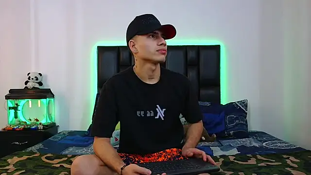 Dereek Hot online show from 18, 3, 2026