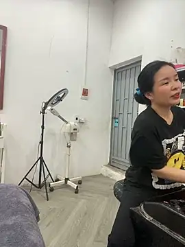 Ivy Trix2 online show from 15, 4, 2026