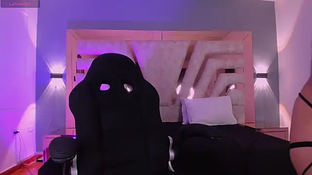 AgathaUwuDoll online show from 8, 3, 2026