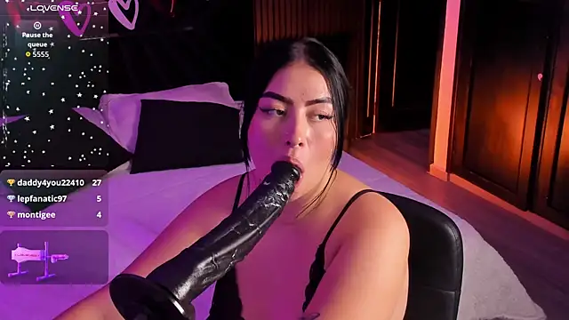 Emberrvelvet online show from 15, 3, 2026