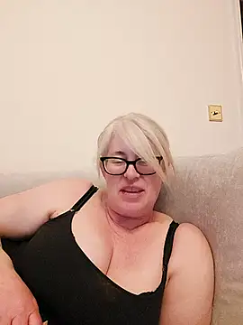 FlirtyFleur-x online show from 22, 4, 2026