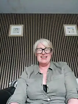 FlirtyFleur-x online show from 20, 5, 2026