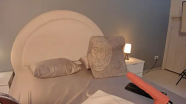 zoepinkett online show from 27, 3, 2026