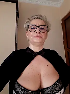 LunaBlaise online show from 8, 3, 2026