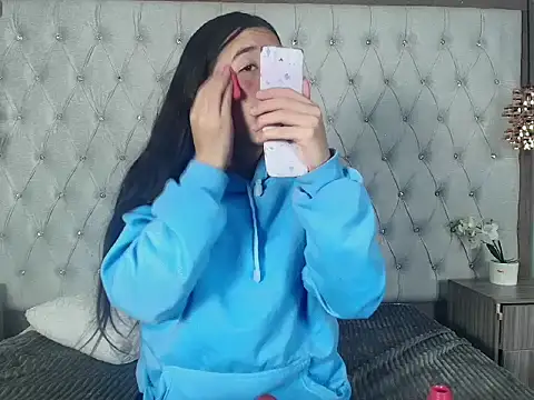 LilyRossi  online show from 17, 4, 2026