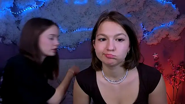Snapshot of chloe_ley chatting on 8, 6, 2026 chloe ley online show from 8, 6, 2026