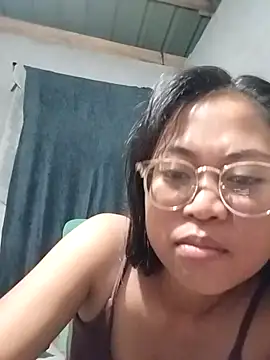Snapshot of angelpinay44 chatting on 4, 4, 2026 angelpinay44 online show from 4, 4, 2026