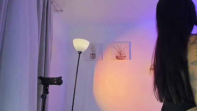 AlaiaRogers online show from 23, 4, 2026