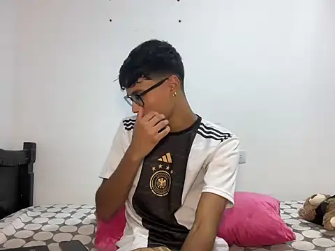 DeividBigCock23 online show from 26, 3, 2026