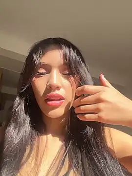 Mia-villalobos online show from 28, 4, 2026