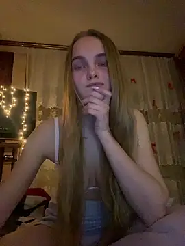 Snapshot of LunaVey chatting on 14, 4, 2026 LunaVey online show from 14, 4, 2026