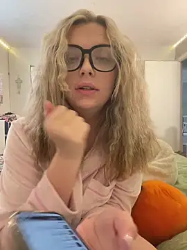 Snapshot of imkhloe chatting on 27, 3, 2026 imkhloe online show from 27, 3, 2026