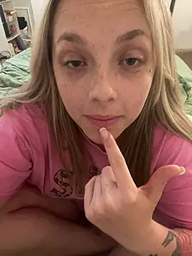 Snapshot of imkhloe chatting on 13, 4, 2026 imkhloe online show from 13, 4, 2026