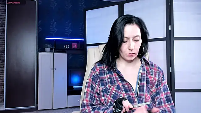 Lucky Milf online show from 4, 4, 2026