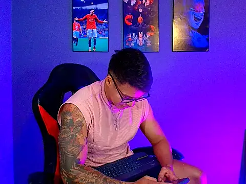 Snapshot of evan_greey01 chatting on 17, 4, 2026 evan greey01 online show from 17, 4, 2026
