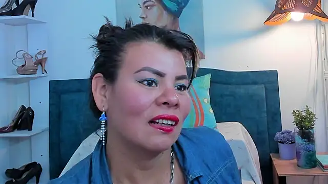 KiaraXMilf online show from 5, 3, 2026