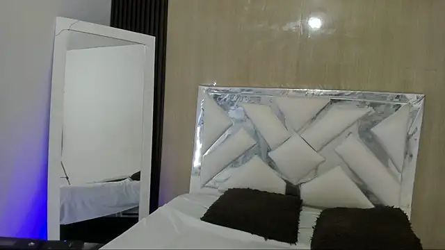Nina vegas online show from 9, 6, 2026