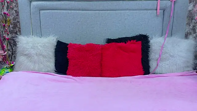 Naomimolie online show from 15, 5, 2026