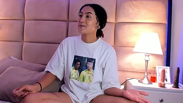 EllaEvanzz online show from 4, 4, 2026