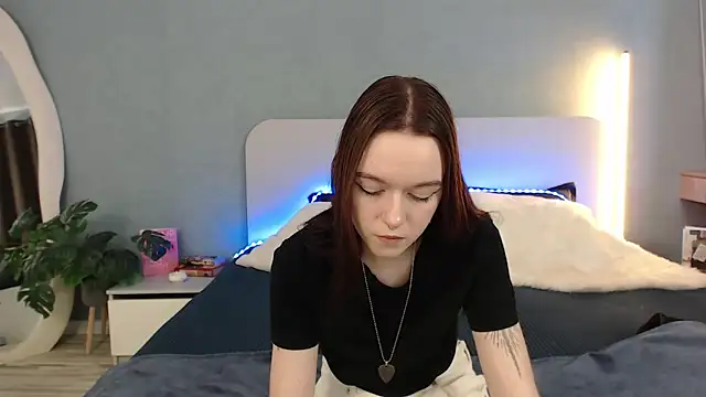 SunyLily online show from 22, 4, 2026