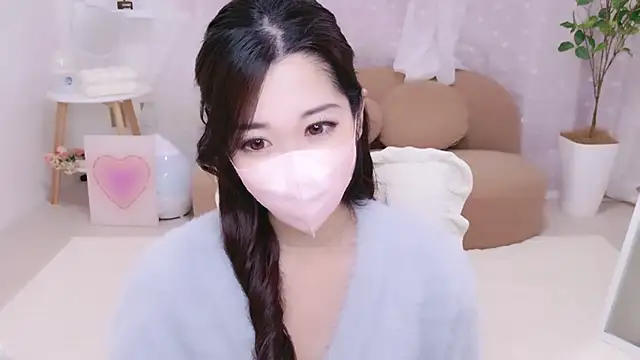 YURIKAsan  online show from 5, 4, 2026