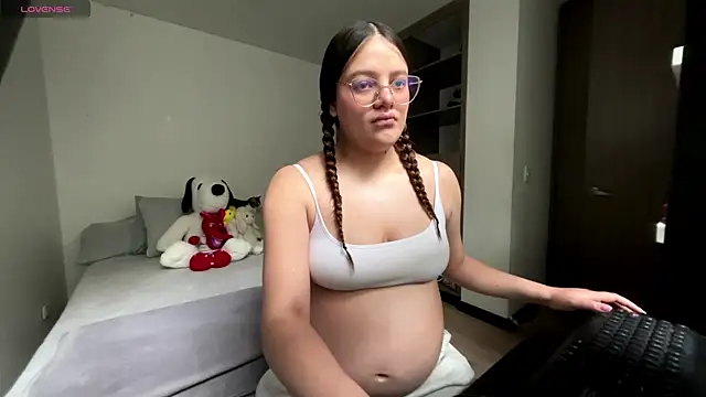 Snapshot of Sarahhh_0 chatting on 2, 7, 2026 Sarahhh 0 online show from 2, 7, 2026