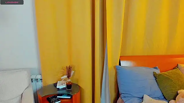 Snapshot of LynnCiprian chatting on 8, 6, 2026 LynnCiprian online show from 8, 6, 2026