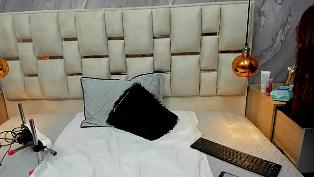 Milf Drip online show from 14, 5, 2026