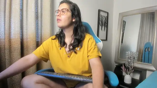 Nina Adamms online show from 5, 3, 2026