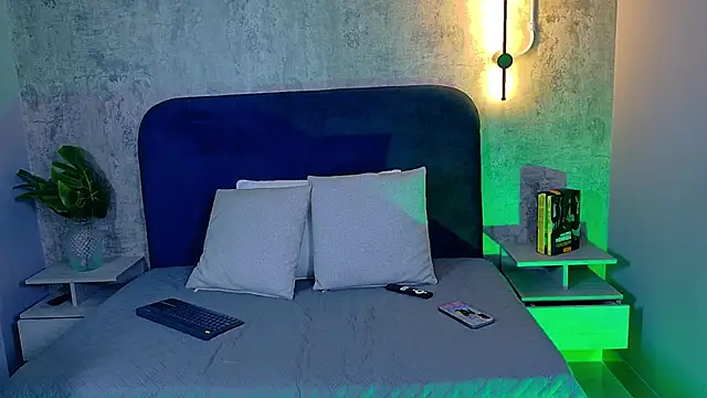 MiiaCullens online show from 4, 4, 2026