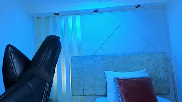 j belle  online show from 26, 4, 2026