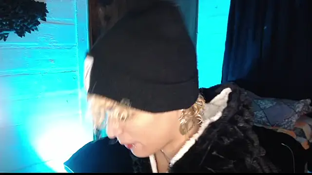 Lucke Ccollins online show from 9, 4, 2026