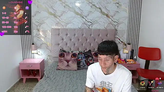 AshlieeGreenn online show from 8, 4, 2026